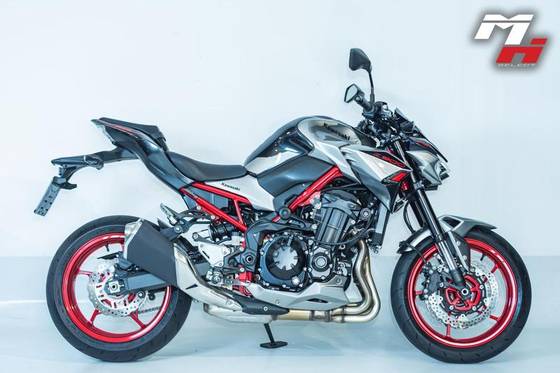 KAWASAKI Z900 KAWASAKI Z900